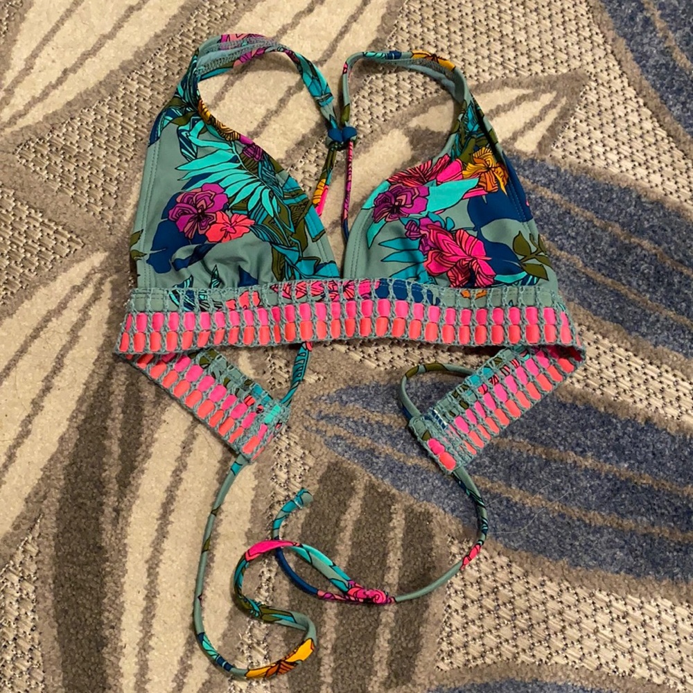 Super cute bikini top